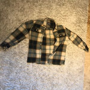 Patagonia organic cotton button up (thick)